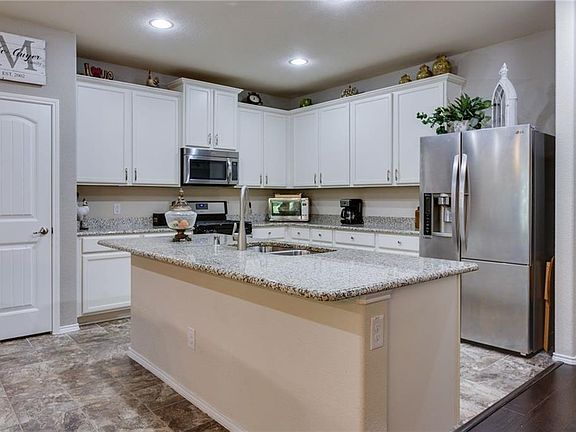 4th image of 1740 Wildflower Ln