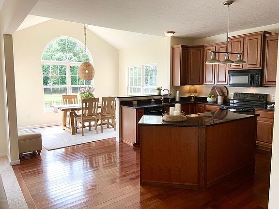 3rd image of 1473 Brentfield Dr