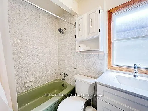 299 Robina Ave E — Photo 16