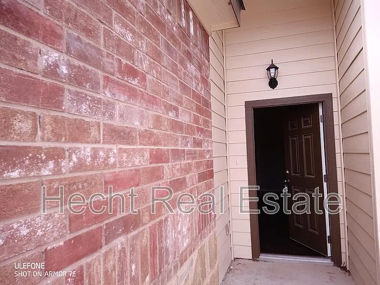 1144 Stanley Rd — Photo 2
