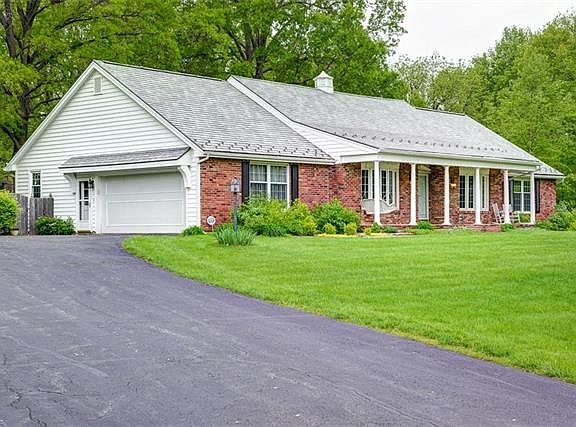 3rd image of 1018 N Woodland Ct