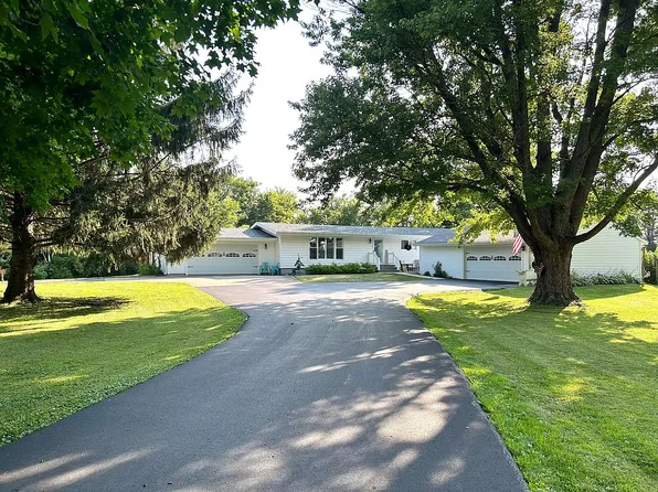 630 S Sunny Ln, Monmouth, IL 61462