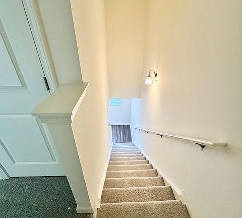 4th image of 502 Robson Dr