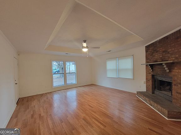 5th image of 1086 Summer Brook Rd