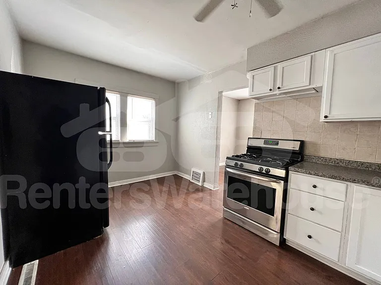 2717 College Ave — Photo 8