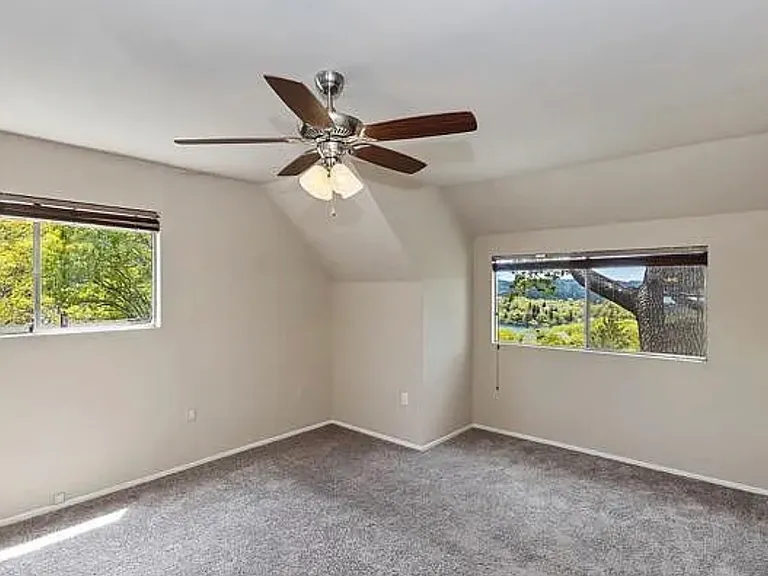 945 N Hospital Rd — Photo 39