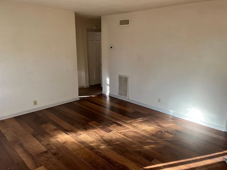 713 E 3rd St — Photo 2