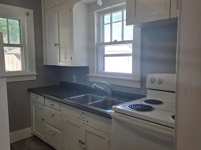 117 N Spring St — Photo 14