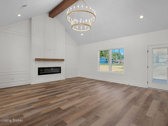 5th image of 223 Emmaus Cir