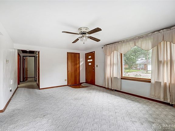 4th image of 483 N Main St