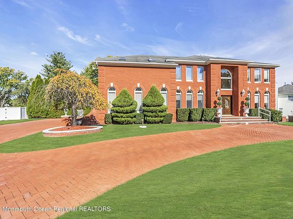 4th image of 4 Brentwood Dr
