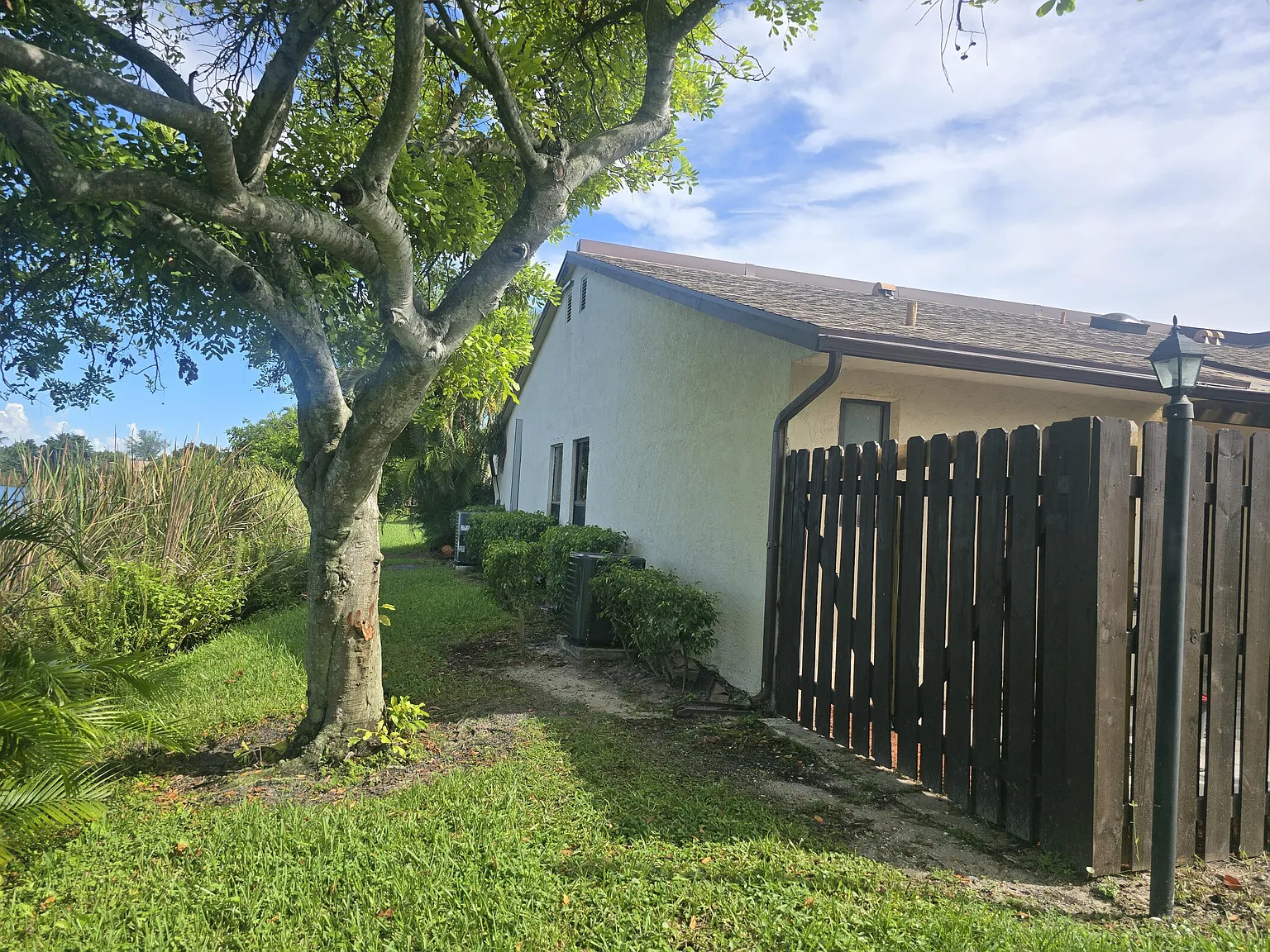 2 bed, 2.0 bath, 951 sqft, $2,400 — Photo 1