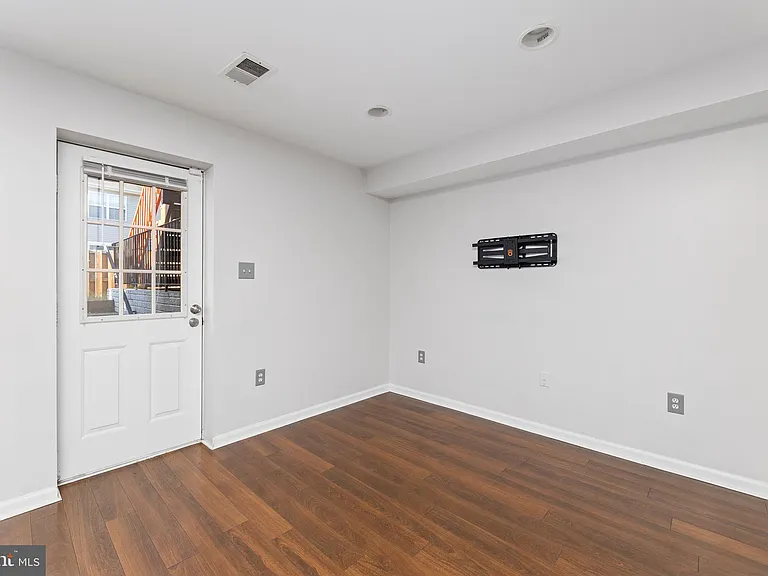 3343 Cape May Ct — Photo 35