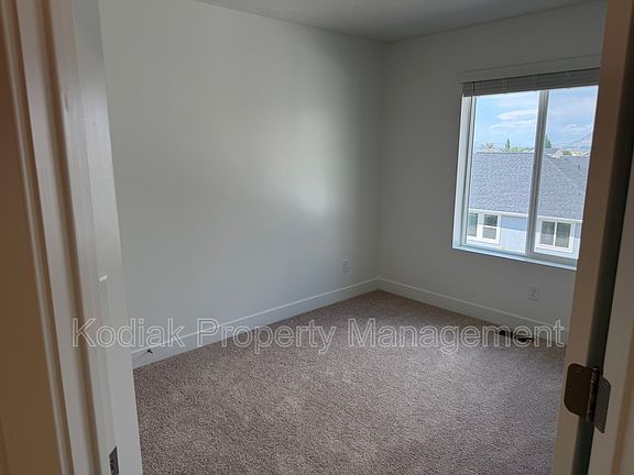 5th image of 229 W 925 N