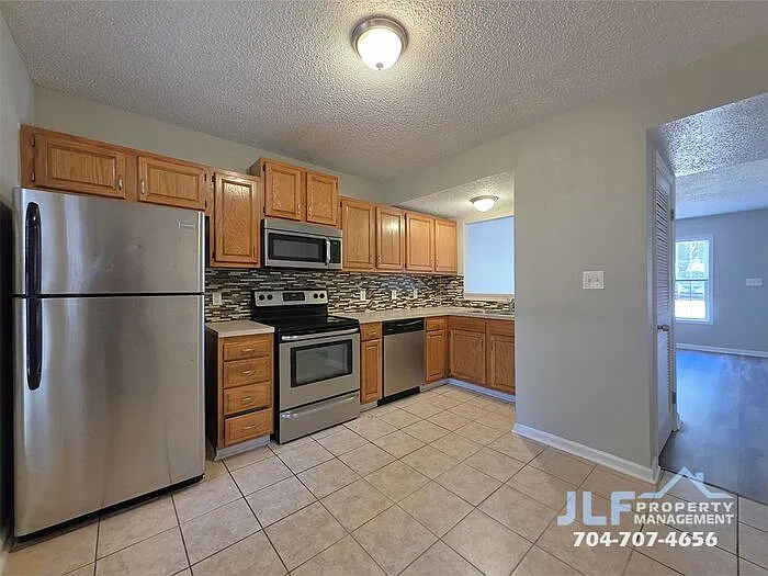 2 bed, 1.5 bath, 932 sqft, $1,250 — Photo 4