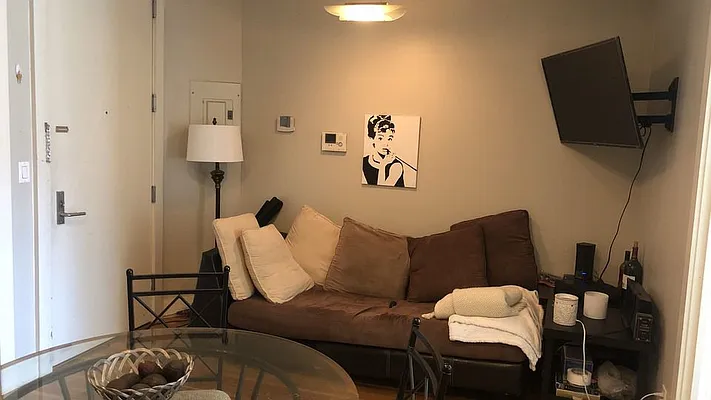 Rented by Nooklyn NYC LLC | media 18