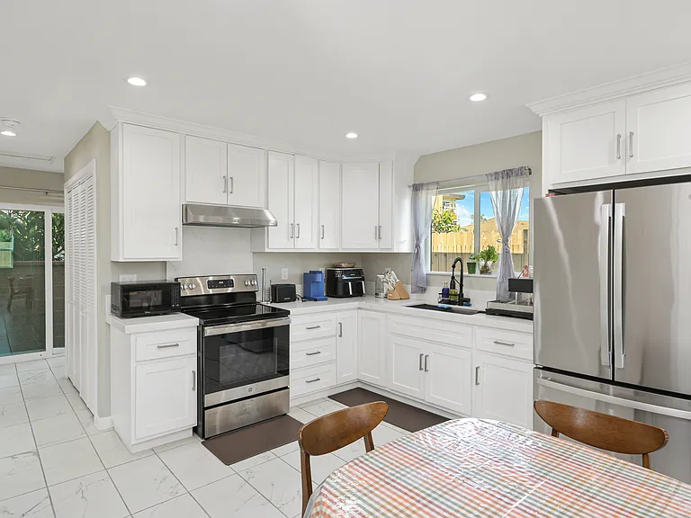 1472 Cerritos Ave #A — Photo 4