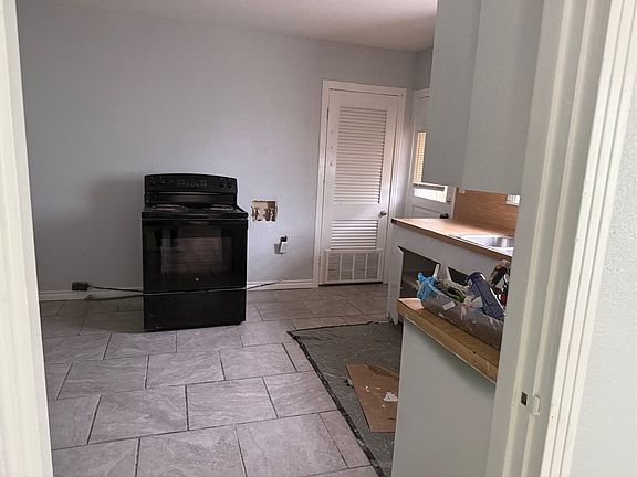 4th image of 325 Rosebud Ave
