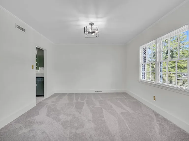 205 Blyth Ave #B — Photo 10