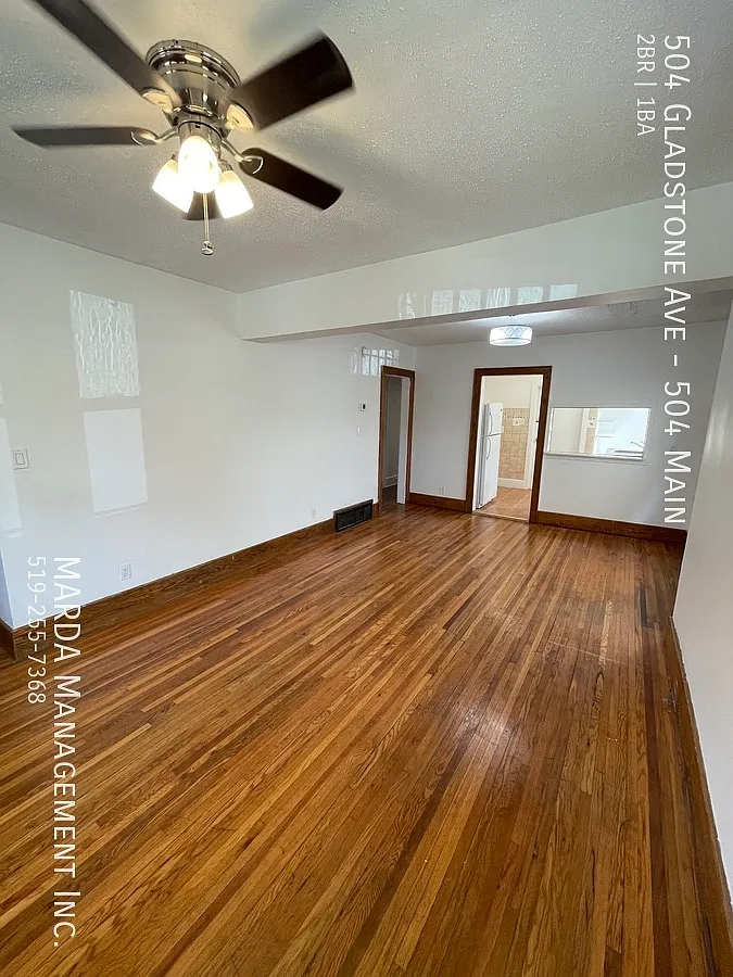 Bright & Spacious 2 Bed / 1 Bath Unit In Old Walkerville+ Hydro & Gas — Photo 3
