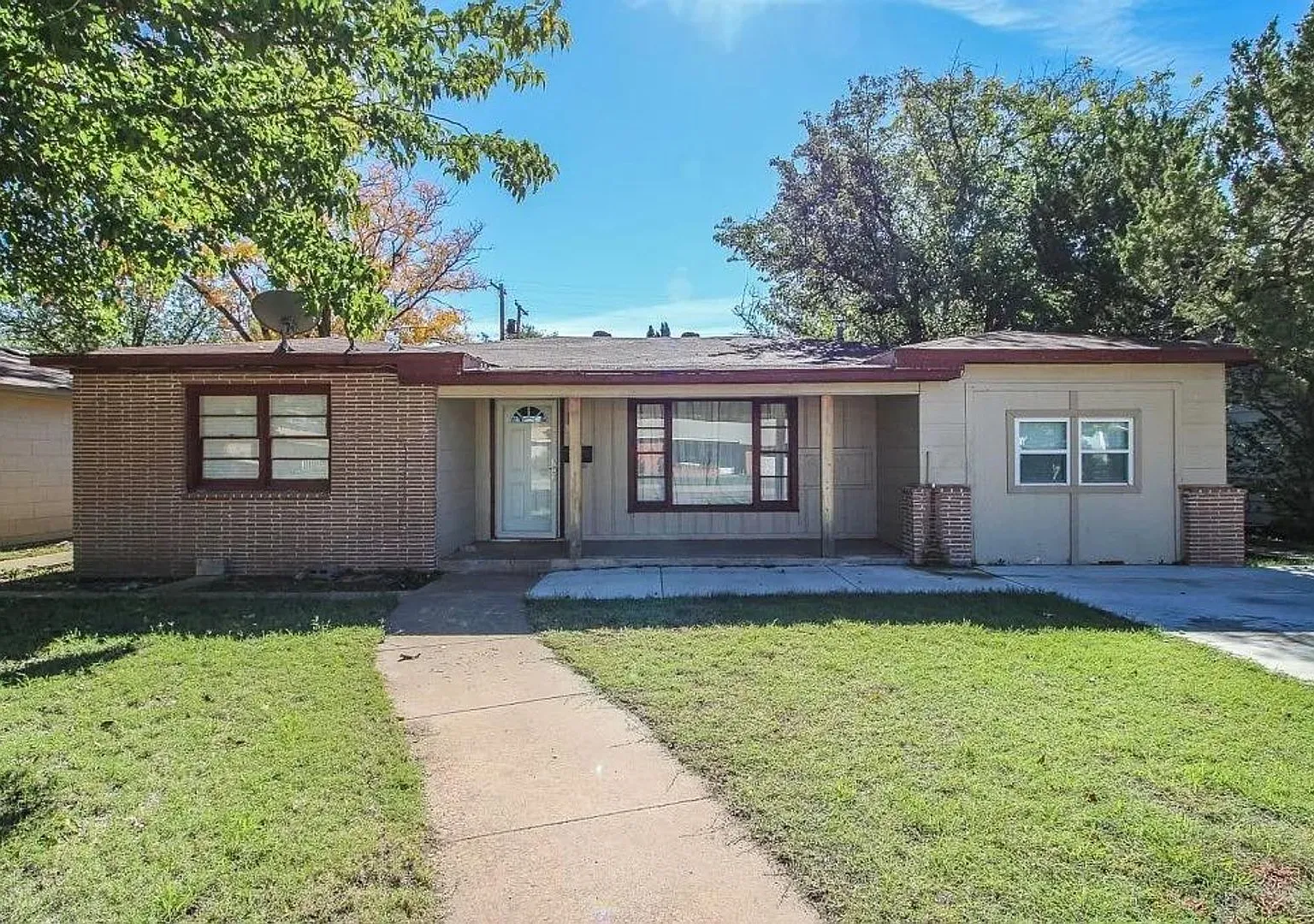 Move In Special 1/2 Off First Months Rent! - 4 Bedroom 2 Bath Home — Photo 1
