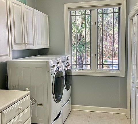 1st FL Laundry Room w/sink
