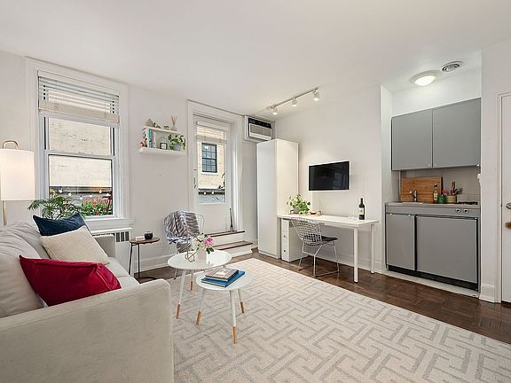 2nd image of 103 E 84th St #Phd