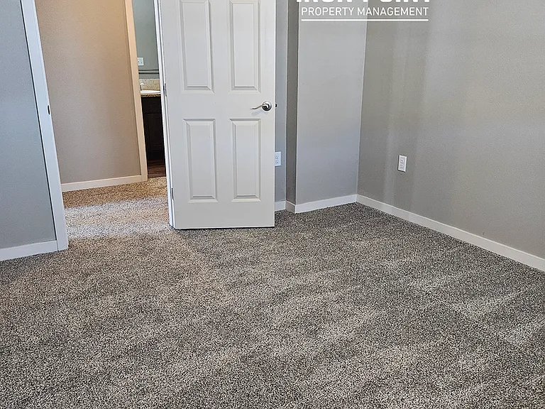811 E Wandering Ln — Photo 25