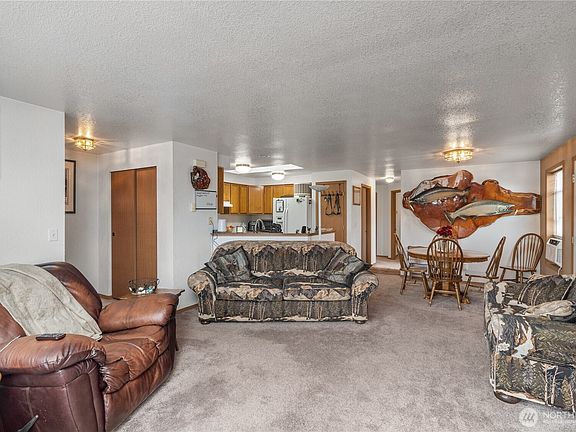 5th image of 117 W Oak Street