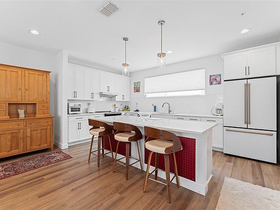 5th image of 2621 1st Ave N 19