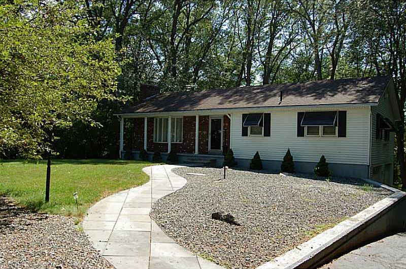 1st image of 15 Lori Ellen Dr