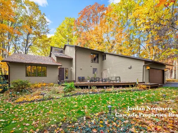 6030 Champagne Ct SE, Grand Rapids, MI 49546