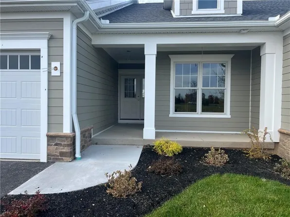 210 Cos Grande Hts, Rochester, NY 14618