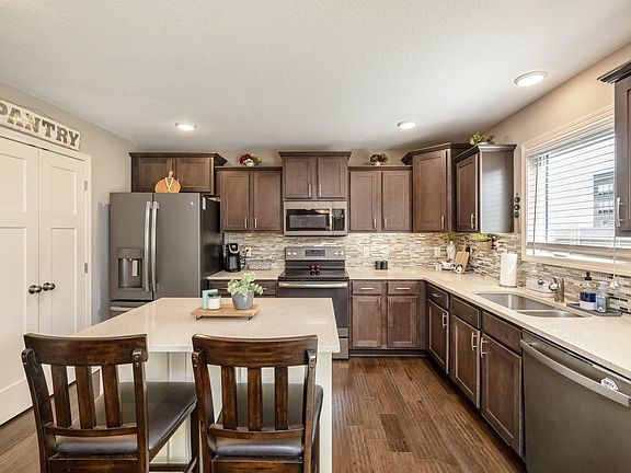 3rd image of 615 NE Wilden Dr