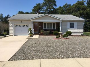 40 Caldwell Dr, Toms River, NJ 08757