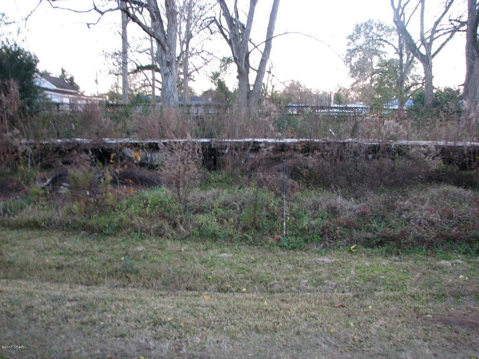 2nd image of 2687 Railroad St