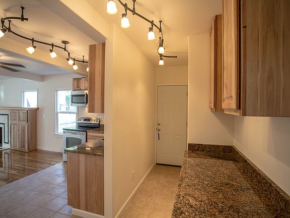 4th image of 602 3rd Ave SW