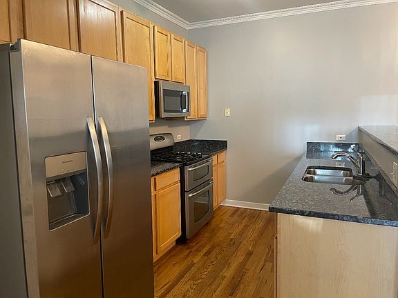 4th image of 1714 W Belmont Ave