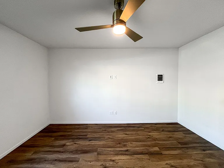 2118 Carnegie Ln — Photo 14