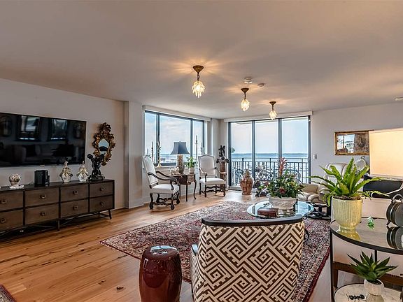 4th image of 603 Port Royal Way #603