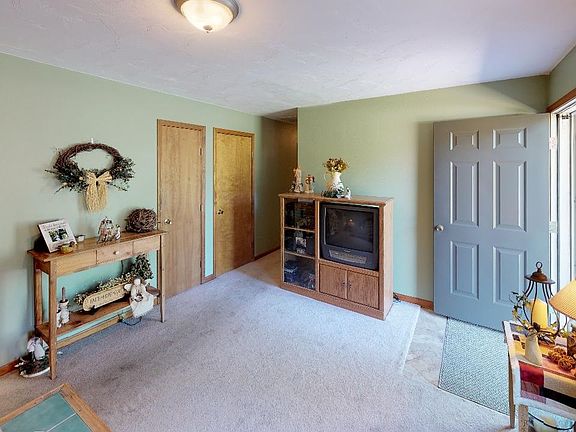 5th image of 1031 Race St
