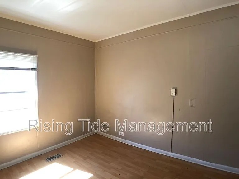 1208 Waverly St — Photo 6