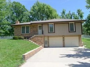 6611 S Elm St, Pleasant Valley, MO 64068