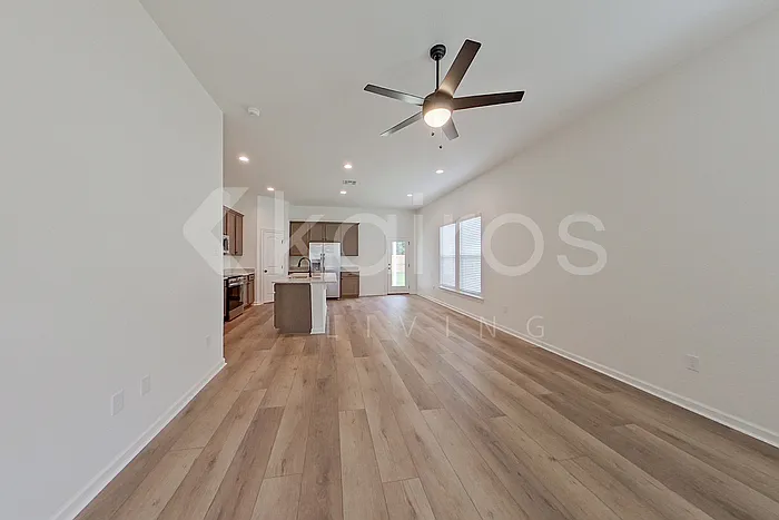 4 bed, 2.0 bath, 1653 sqft, $2,025 — Photo 3