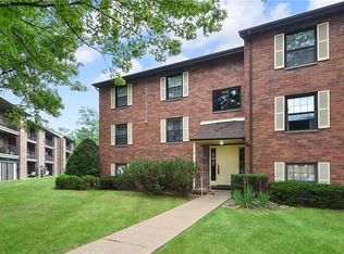 7230 Beacon Hill Dr, Pittsburgh, PA 15221