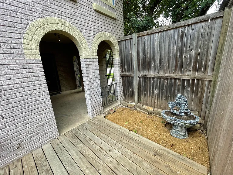 4525 Holland Ave — Photo 17