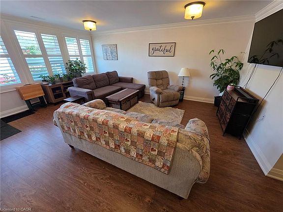4th image of 58 Szollosy Cir
