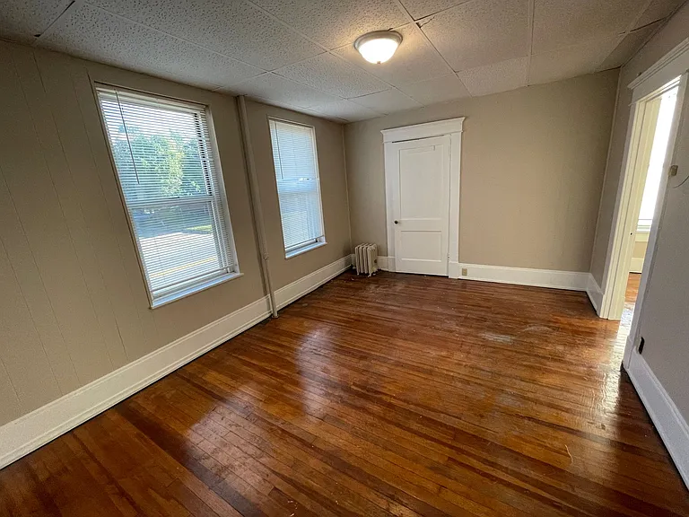 Karlton Apartments — Photo 7