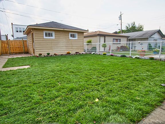 3rd image of 1932 S 58th Ct