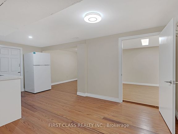 4th image of 4061 Dufferin St #Basement